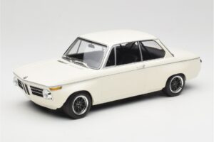 BMW 2002 Balts Plain Body Version Minichamps 1:18 155702600 Metāls