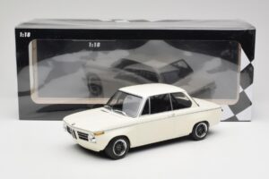 BMW 2002 Balts Plain Body Version Minichamps 1:18 155702600 Metāls — attēls 6 no 6