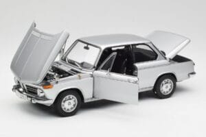 BMW 2002tii Sudrabs AUTOart 1:18 80430151479 Metāls — attēls 2 no 8