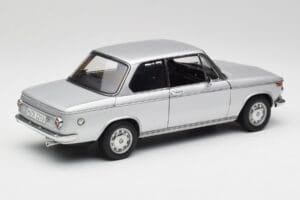 BMW 2002tii Sudrabs AUTOart 1:18 80430151479 Metāls — attēls 3 no 8