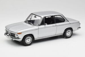 BMW 2002tii Sudrabs AUTOart 1:18 80430151479 Metāls