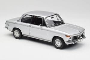 BMW 2002tii Sudrabs AUTOart 1:18 80430151479 Metāls — attēls 6 no 8