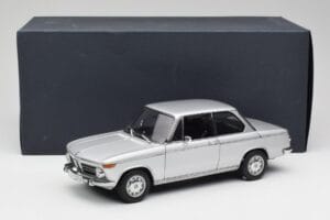 BMW 2002tii Sudrabs AUTOart 1:18 80430151479 Metāls — attēls 8 no 8
