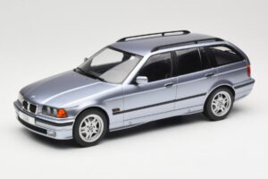 BMW 3 Series E36 Touring Blue Metallic MCG 1:18 MCG18365 Metāls