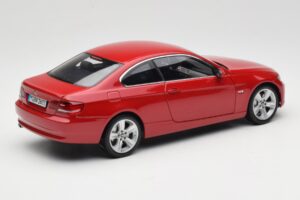 BMW 3 Series E92 Sarkans Kyosho 1:18 80430407219 Metāls — attēls 3 no 8