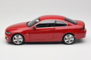 BMW 3 Series E92 Sarkans Kyosho 1:18 80430407219 Metāls — attēls 4 no 8
