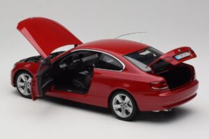 BMW 3 Series E92 Sarkans Kyosho 1:18 80430407219 Metāls — attēls 5 no 8