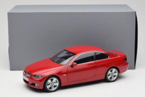 BMW 3 Series E92 Sarkans Kyosho 1:18 80430407219 Metāls — attēls 8 no 8