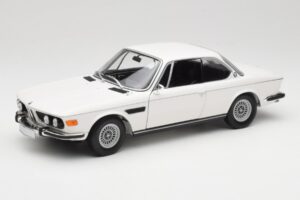 BMW 3.0 CSi E9 Balts Minichamps 1:18 180029026 Metāls