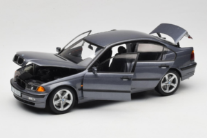 BMW 318i E46 Grey Metallic Dīlera Izdevums UT Models 1:18 80430028459 Metāls — attēls 2 no 8