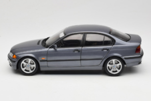 BMW 318i E46 Grey Metallic Dīlera Izdevums UT Models 1:18 80430028459 Metāls — attēls 4 no 8