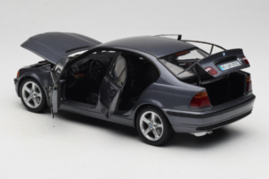 BMW 318i E46 Grey Metallic Dīlera Izdevums UT Models 1:18 80430028459 Metāls — attēls 5 no 8