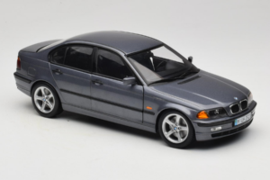 BMW 318i E46 Grey Metallic Dīlera Izdevums UT Models 1:18 80430028459 Metāls — attēls 6 no 8
