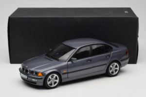 BMW 318i E46 Grey Metallic Dīlera Izdevums UT Models 1:18 80430028459 Metāls — attēls 8 no 8