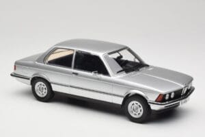 BMW 320 E21 Sudrabs Minichamps 1:18 107024200 Sveķi — attēls 4 no 6