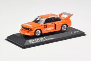 BMW 320i Group 5 #23 E. Cheever / G. Villeneuve 6 Hours of Mosport Class Winners 1977 Damaged Spoiler Minichamps 1:43 4007723 — attēls 2 no 5