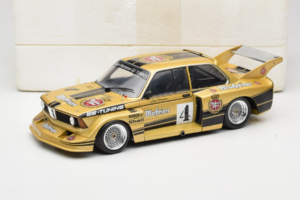 BMW 320i #4 Warsteiner J. Obermoser DRM 1977 Minichamps 1:18 180772105-R1 Metāls — attēls 8 no 8