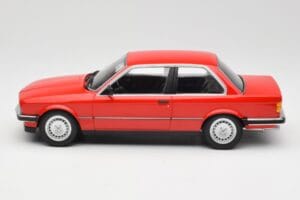 BMW 323i E21 Sarkans Minichamps 1:18 155026000 Metāls — attēls 3 no 6
