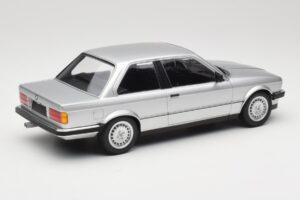 BMW 323i E21 Sudrabs Minichamps 1:18 155026001 Metāls — attēls 2 no 6