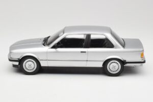 BMW 323i E21 Sudrabs Minichamps 1:18 155026001 Metāls — attēls 3 no 6