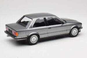 BMW 323i E30 Grey Metallic Minichamps 1:18 155026006 Metāls — attēls 2 no 6