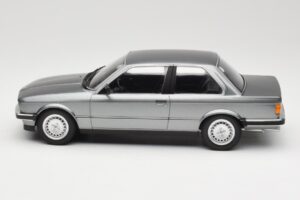 BMW 323i E30 Grey Metallic Minichamps 1:18 155026006 Metāls — attēls 3 no 6