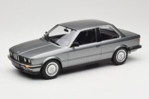 BMW 323i E30 Grey Metallic Minichamps 1:18 155026006 Metāls