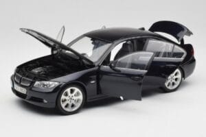 BMW 330i E46 Melns Kyosho 1:18 08731RB Metāls — attēls 2 no 8