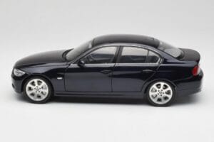 BMW 330i E46 Melns Kyosho 1:18 08731RB Metāls — attēls 4 no 8