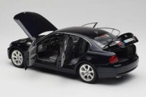 BMW 330i E46 Melns Kyosho 1:18 08731RB Metāls — attēls 5 no 8