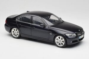 BMW 330i E46 Melns Kyosho 1:18 08731RB Metāls — attēls 6 no 8