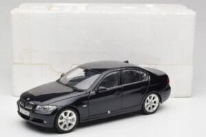 BMW 330i E46 Melns Kyosho 1:18 08731RB Metāls — attēls 8 no 8