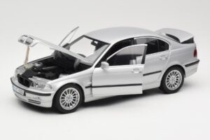 BMW 330i E46 Sudrabs UT 1:18 80430302328 Metāls — attēls 2 no 8