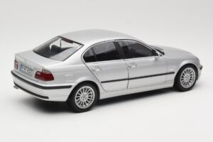 BMW 330i E46 Sudrabs UT 1:18 80430302328 Metāls — attēls 3 no 8