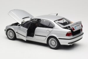 BMW 330i E46 Sudrabs UT 1:18 80430302328 Metāls — attēls 5 no 8