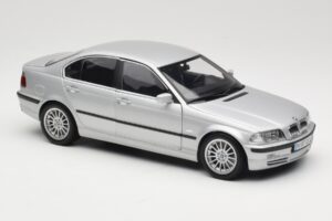 BMW 330i E46 Sudrabs UT 1:18 80430302328 Metāls — attēls 6 no 8