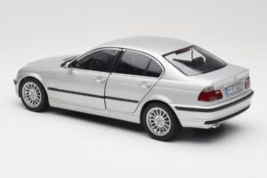 BMW 330i E46 Sudrabs UT 1:18 80430302328 Metāls — attēls 7 no 8