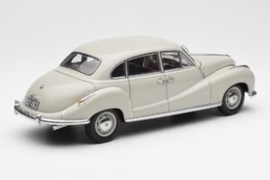 BMW 501 Cortina Pelēks AUTOart 1:18 80430393098 Metāls — attēls 3 no 8