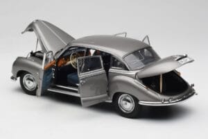 BMW 502 2.6 Luxus Silver Beige Metallic AUTOart 1:18 70591 Metāls — attēls 5 no 8