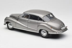 BMW 502 2.6 Luxus Silver Beige Metallic AUTOart 1:18 70591 Metāls — attēls 7 no 8