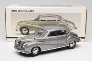 BMW 502 2.6 Luxus Silver Beige Metallic AUTOart 1:18 70591 Metāls — attēls 8 no 8