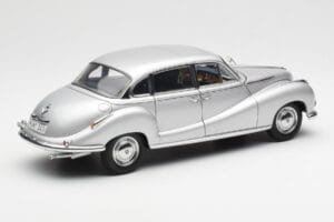 BMW 502 2.6 Luxus Super Sudrabs AUTOart 1:18 70593 Metāls — attēls 3 no 8