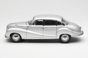 BMW 502 2.6 Luxus Super Sudrabs AUTOart 1:18 70593 Metāls — attēls 4 no 8