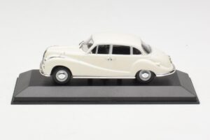 BMW 502 V8 Balts Minichamps 1:43 430022400 Metāls