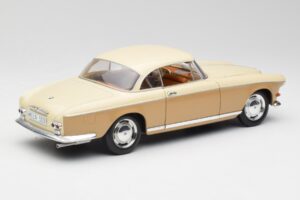 BMW 503 Bēšs Revell 1:18 8832 Metāls — attēls 3 no 8