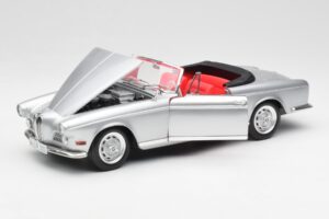 BMW 503 Sudrabs Revell 1:18 18787 Metāls — attēls 2 no 8