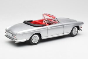 BMW 503 Sudrabs Revell 1:18 18787 Metāls — attēls 3 no 8