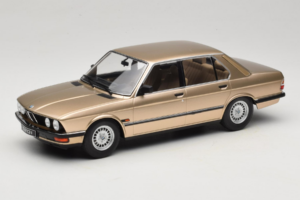 BMW 520i E28 Gold Metallic IXO 1:18 18CMC184 Metāls