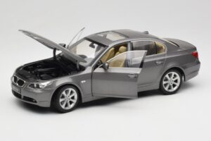 BMW 530i E60 Grey Metallic Revell 1:18 08841 Metāls — attēls 2 no 8