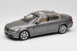 BMW 530i E60 Grey Metallic Revell 1:18 08841 Metāls